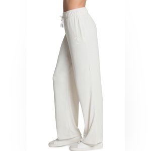 Juicy Couture NWOT Rib Velour Wide Leg Sweatpants in color Pebble